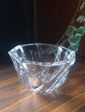 Orrefors Kosta Boda Clear Crystal Sculpted Bowl